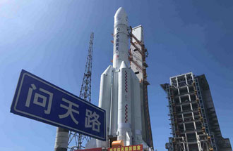 7月23日，中國(guó)火星車搭乘長(zhǎng)征五號(hào)遙四運(yùn)載火箭飛往火星，探尋火星的奧秘